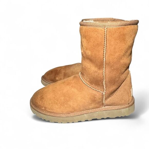 UGG Australia Classic Short Chestnut Suede Sheepskin Boots Women’s Size 8 - Picture 2 of 8